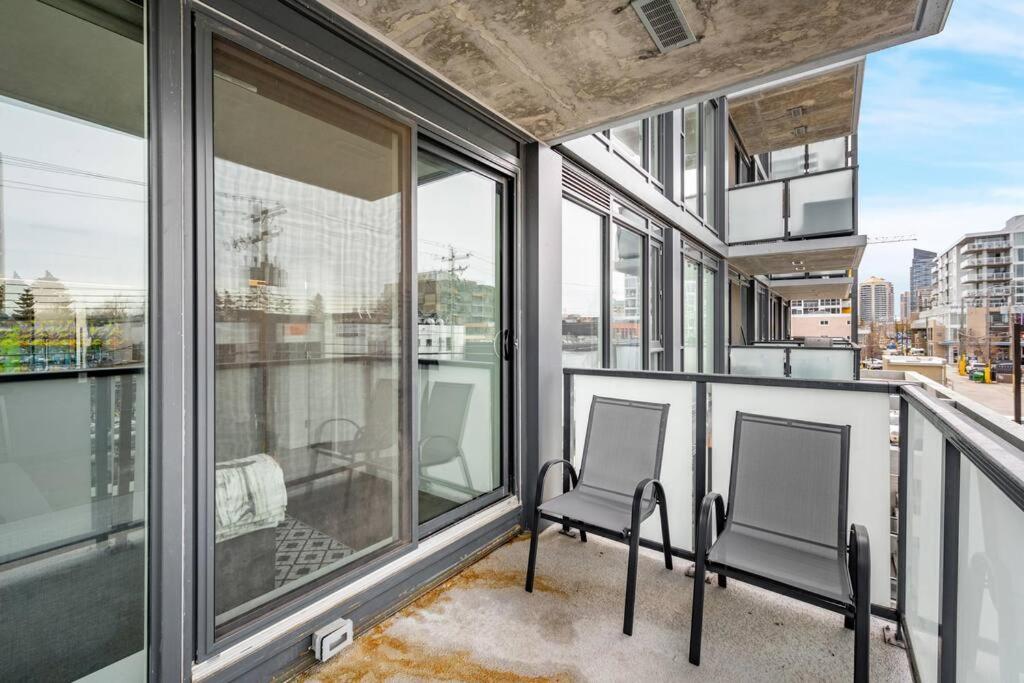Апартаменты Chic 1Br Kensington Unit W/Parking Калгари Экстерьер фото
