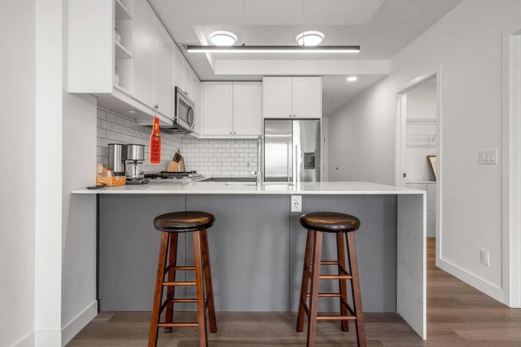 Апартаменты Chic 1Br Kensington Unit W/Parking Калгари Экстерьер фото