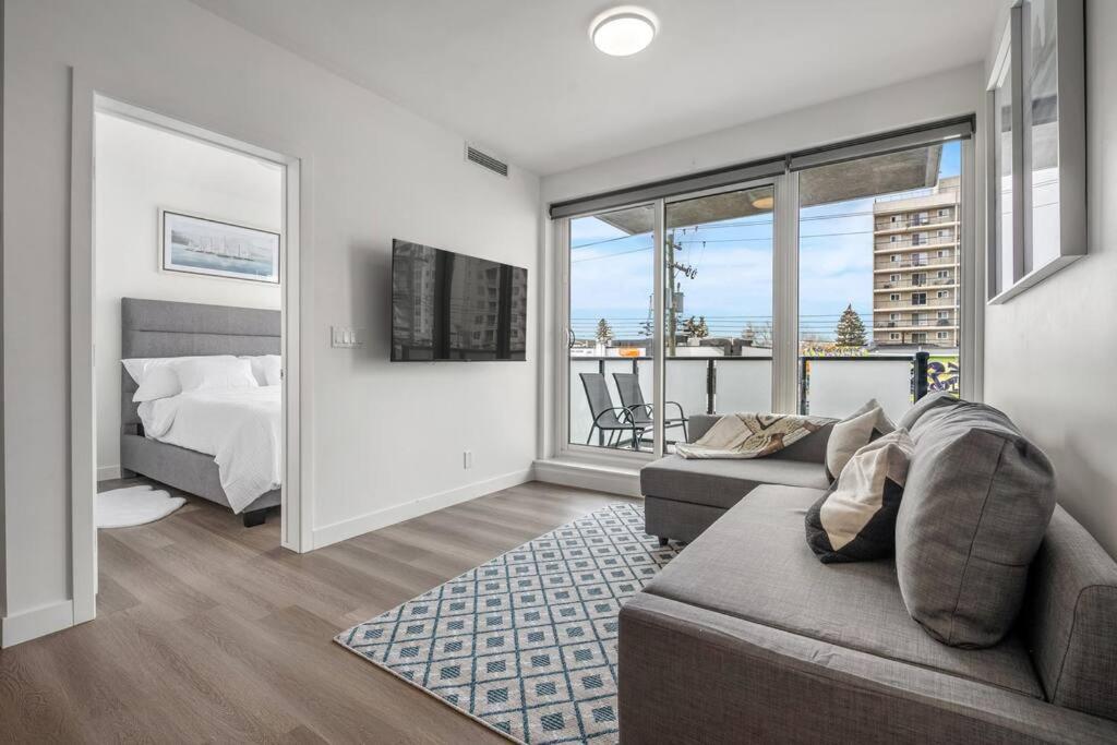 Апартаменты Chic 1Br Kensington Unit W/Parking Калгари Экстерьер фото
