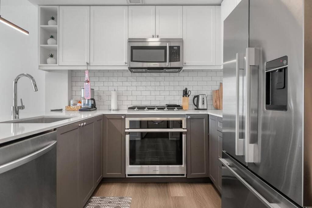 Апартаменты Chic 1Br Kensington Unit W/Parking Калгари Экстерьер фото