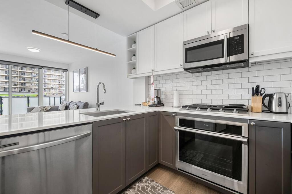 Апартаменты Chic 1Br Kensington Unit W/Parking Калгари Экстерьер фото